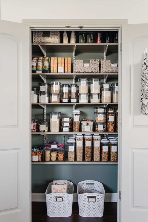 Wallpaper Small Pantry, Small Pantry Remodel, Pantry Makeover Ideas, Diy Pantry Makeover, Small Pantry Closet, Pantry Wallpaper, Painted Pantry, Pantry Renovation, Beautiful Pantry