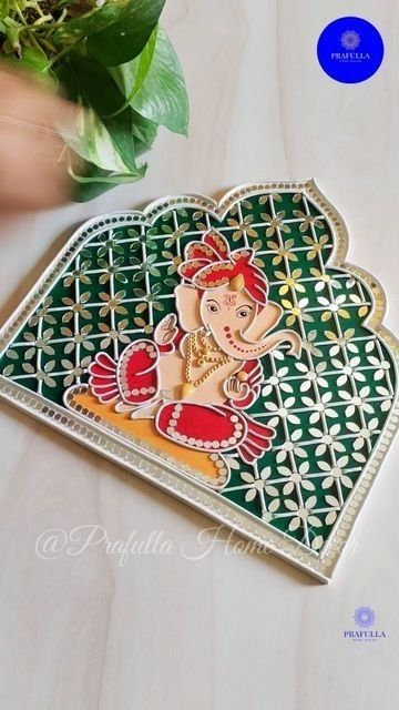 Ganesha Mirror Art, Ganapati Making, Mud Mirror Art, Indian Art And Culture, Lego Bed, Clay Frame, Dhokra Art, Mirror Canvas Art, Lipan Art