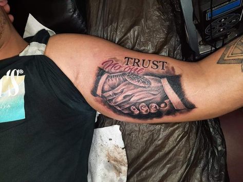 Trust No One Tattoo Ideas For Men, Trust No One Snake Tattoo, Trust None Tattoos Men, Good First Tattoos For Guys, Trust None Tattoos, Trust No One Tattoo Ideas, Trust Noone Tattoos, Trust No One Tattoo, Good First Tattoos