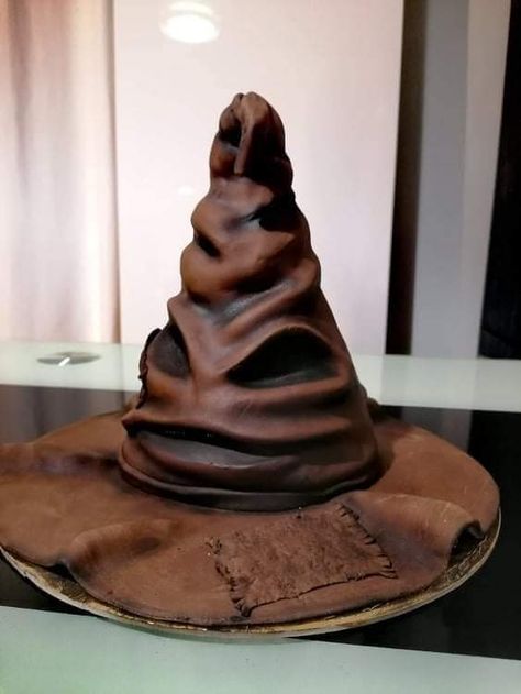 How To Make A Sorting Hat Harry Potter, Harry Potter Hat Cake, Harry Potter Sorting Hat Cake Pops, Harry Potter Sorting Hat Cake, Fondant Sorting Hat, Sorting Hat Cake, Hagrid's Cake For Harry, Harry Potter Hat, Gateau Harry Potter