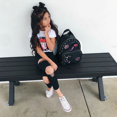 Cute School Bags, Bright Outfits, Old Outfits, Kid N Teenagers, Asian Kids, Tween Outfits, Other Outfits, Really Cute Outfits