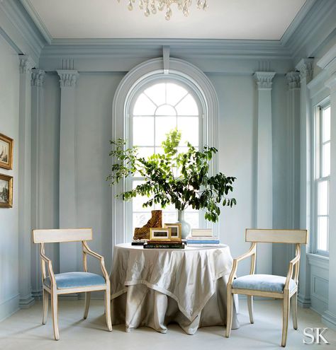 © Suzanne Kasler Interiors -- Buckhead Pale Blue Paint Colors, Pale Blue Walls, Blue Wall Colors, Light Blue Paints, Light Blue Walls, Colored Ceiling, Blue Paint Colors, Atlanta Homes, Lounge Design