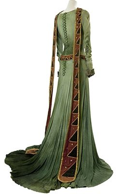 Macbeth Shakespeare, Wings Dress, Lady Macbeth, Targaryen Art, Vivien Leigh, Theatre Design, Theatre Costumes, Medieval Fashion, Costume Outfits