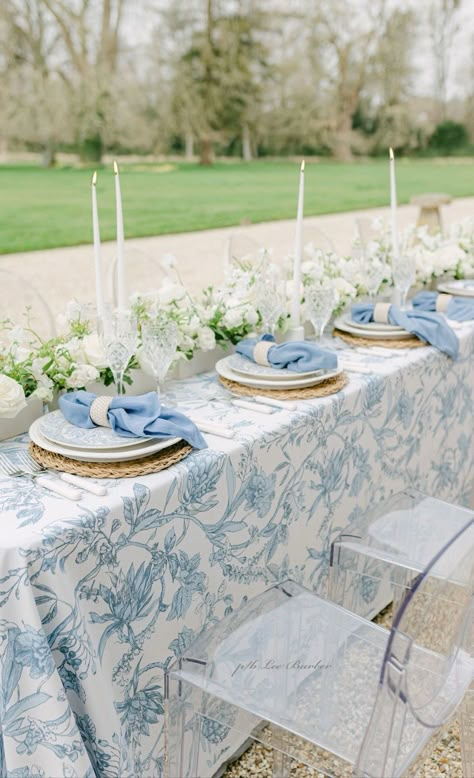 Elegant Table Settings Classy, Table Dinner Ideas, Blue And White Wedding Theme, Blue Spring Wedding, French Blue Wedding, Wedding Chateau, Blue Table Settings, Halfpenny London, Blue And White Wedding