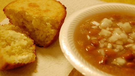 Soup Beans And Cornbread, Hillbilly Food, Appalachian Recipes, Beans And Cornbread, Southern Cooking Recipes, Homemade Chicken And Dumplings, Antebellum South, Soup Beans, Southern Cornbread