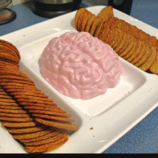 2 blocks of cream cheese, 1 cup of franks hot sauce, 1 cup ranch dressing, 1 rotisserie chicken shreded and mix all together really well then place in the brain mold to sit. I lined the mold with saran wrap just in case and it looks awesome. I am going to put it on an old silver serving dish for Halloween and before guest arive I will drip a little more franks hot sauce on it to look like blood :) Zombie Party Food, Halloween Munchies, Franks Hot Sauce, Brain Mold, Pineapple Dip, Traditional Halloween, Halloween Foods, Halloween Snack, Zombie Birthday