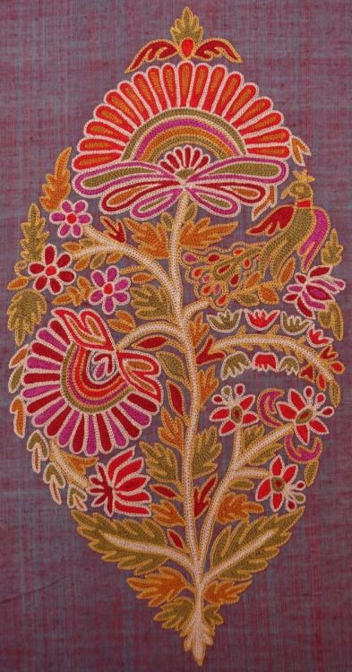 Indian floral embroidery (garoopatternandcolour) Needle Painting, Bohemian Interiors, Indian Patterns, Hand Stitch, Folk Embroidery, Embroidery Motifs, Indian Textiles, Indian Embroidery, Mandala Stones