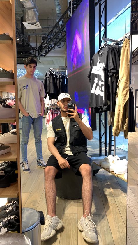 Yeezy 500 Outfit Mens Black, Yeezy 500 Outfit Mens, Yeezy 500 Outfit, Yeezy Outfits, Runners Outfit, Yeezy Outfit, Slides Outfit, Random Clothes, Urban Style Outfits