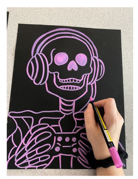 How to Draw a Spooky Neon Skeleton - the cozy art teacher blog Halloween Art Project Middle School, Halloween Art For Middle Schoolers, Halloween Art High School, Halloween Art For Middle School, High School Halloween Art Projects, Chalk Skeleton, Halloween Art Projects For Middle School, Art Projects For High School Ideas, Halloween Art Projects For Elementary