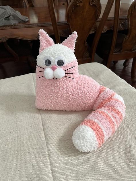 Dollar Tree Foam Heart Cat, No Sew Sock Animals, Glove Crafts, Dollar Tree Ideas, I Did My Best, Sock Crafts, Sock Monkeys, Diy Crafts Room, Crafts Room Decor