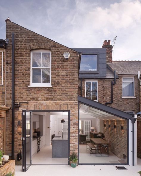 Amazing rear extension to this Victorian Terrace. Comment what you think below👇🏻⁠ 📍Hertfordshire⁠ ⁠ Designed by @gazeyarchitects⁠ Owner:… Side Extension Ideas, Terrace Extension, Side Return Extension, House Extension Plans, Victorian Terrace House, Side Extension, House Extension Design, Extension Designs, Rear Extension