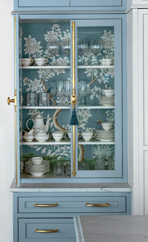 Gracie Wallpaper, China Kitchen, Wallpaper Interior Design, Samuel And Sons, Wallpaper Companies, Wallpaper Interior, Hand Painted Wallpaper, China Display, Chinoiserie Chic