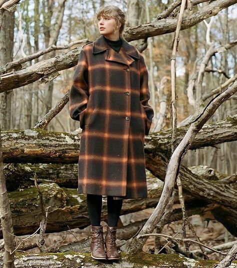 Erin Monárrez 🦃 on Instagram: “It’s true. I do get spring/summer vibes from “folklore” and fall/winter vibes from “evermore” - 📷 The “evermore” Album Photoshoot (2020)…” Taylor Swift Evermore, Taylor Swift Photoshoot, Elegant Coats, Taylor Swift Album, Plaid Coat, Taylor Swift Pictures, Taylor Swift Style, Long Sleeve Plaid, Taylor Alison Swift