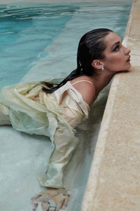 Iconic photoshoots of Bella Hadid. Pool Fashion Editorial, Bella Hadid Photoshoot, Pool Photography, Water Shoot, Fashion Gone Rouge, Guy Bourdin, Pool Fashion, Robert Mapplethorpe, Bella Hadid Style