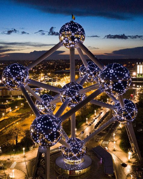 Good night Brussels 🌜🌝🌛⁠ ⁠ 📸 Sky is not the limit by @beemflights⁠ ⁠ #visitbrussels #atomium #brussels #goodnight #dronestagram #aerialphotography #droneoftheday #dronelife #dronephotography #drones #dronefly Atomium Brussels, Easy Jet, Event Bar, Polaroid Pictures, Brussels Belgium, Fantasy Concept Art, World's Fair, Drone Photography, Beautiful Places To Travel