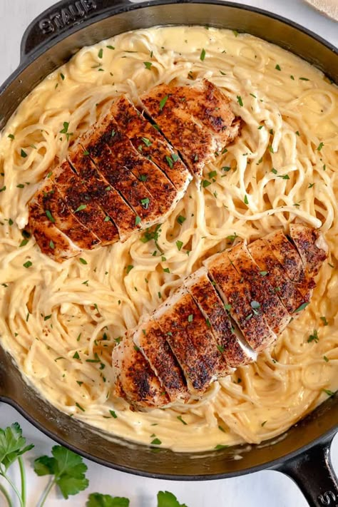 Chicken Alfredo Pasta With Jar Sauce, Blackened Chicken Alfredo Pasta, Blackened Chicken Pasta, Creamy Alfredo Pasta, Blackened Chicken Alfredo, Grilled Chicken Alfredo, Chicken Alfredo Sauce, Pasta With Alfredo Sauce, Chicken Carbonara