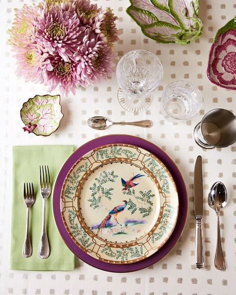 Veranda Magazine on Instagram: “The only thing missing from this scene is a blooming field to place the table in. The setting’s notes of eggplant, mint green, and mauve-…” Provence Table Setting, Spring Luncheon, Paloma Contreras, Garden Dinner, William Yeoward Crystal, Fine Dinnerware, Tafel Decor, Peacock Decor, Table Setting Inspiration