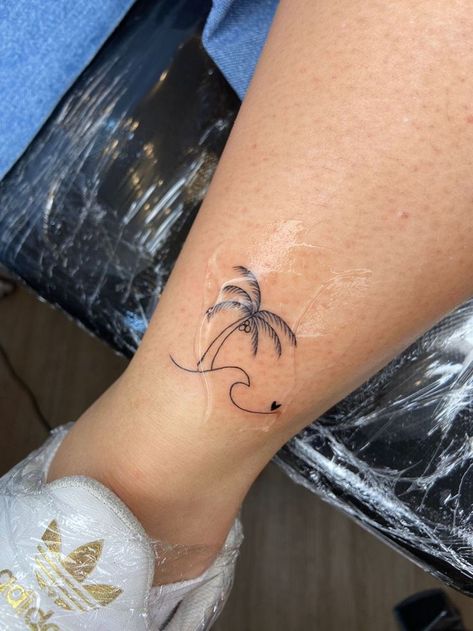 50 Best Small Travel Tattoos Ideas That Will Inspire Inner Wanderers Small Travel Tattoo, Small Travel Tattoos, Strand Tattoo, Tattoo Ideas Travel, Watercolor Bike, Tattoos For Women Unique, Travel Tattoo Ideas, Delicate Tattoos For Women, Moon Globe