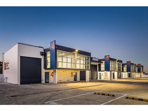 Warehouse Ideas, Factory Facade, Warehouse Architecture, Metal Building Designs, Industrial Estate, Small Warehouse, Warehouse Design, Supermarket Design, Industrial Factory