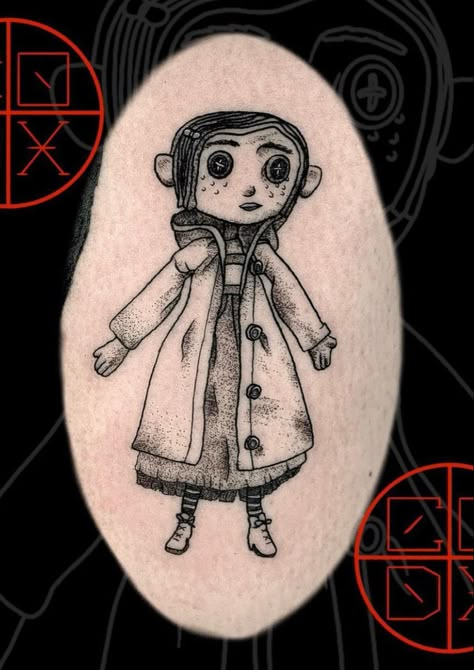 Explore 40 creative Coraline flash tattoo ideas, from mystical designs to vibrant colors, perfect for fans of the film looking to ink their love for Coraline. Coraline Tattoo Ideas, Core Tattoo, Coraline Drawing, Coraline Tattoo, Tattoos For Black Women, Song Tattoos, Coraline Aesthetic, Mouse Tattoos, Doll Tattoo