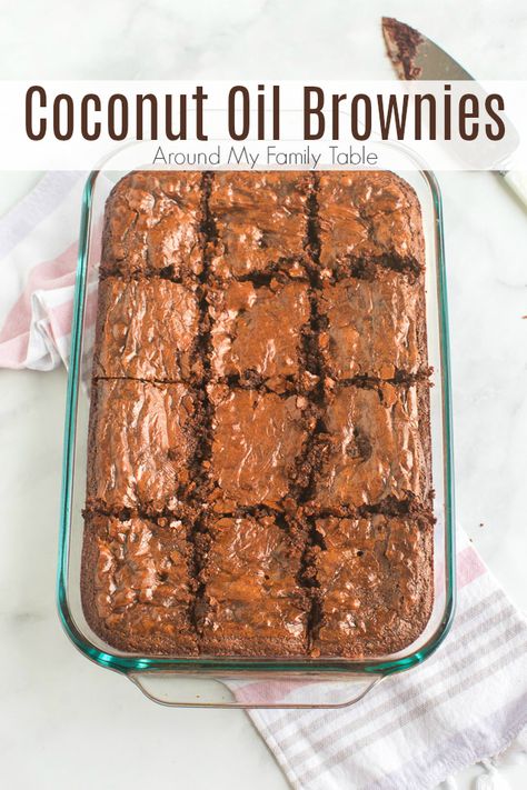 Dark chocolate brownies made with coconut oil are rich, fudgy, and have health benefits! Make this healthier brownie recipe for an easy dessert. Coconut Oil Brownies Recipe, Brownies With Coconut Oil, Quick Brownie Recipe, Coconut Oil Brownies, Oil Brownies, Pot Brownie, Brownies Recipes, Brownie Recipes Healthy, Brownies Recipe Homemade