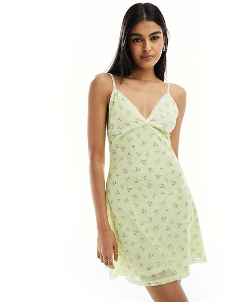 Dresses by ASOS DESIGN Warm-weather 'drobe: loading Floral design V-neck Fixed straps Regular fit Dresses Minimal, Summer Outfits Dresses, Dress Minimal, Outfits Dresses, Asos Curve, Brunch Outfit, Maxi Dress Trend, Hoodies For Sale, Skirted Swimwear