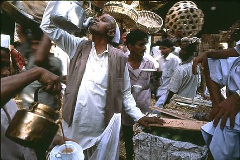 Raghubir Singh - Inspiration from Masters of Photography - 121Clicks.com Crawford Market, Asian Art Museum, Mumbai Maharashtra, Museum Exhibition, Photojournalism, Metropolitan Museum Of Art, Metropolitan Museum, New Yorker, Color Photography