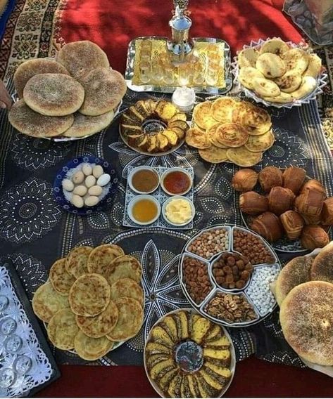 Moroccan Buffet, Moroccan Breakfast, Different Types Of Food, Plats Ramadan, Pure Aesthetic, Morocco Food, Moroccan Aesthetic, Moroccan Cooking, Breakfast Platter