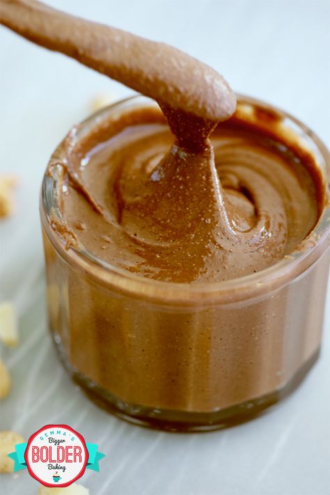 Keto Chocolate Macadamia Nut Butter! Step aside, Nutella, the Perfect Keto Chocolate Macadamia Nut Butter is here — with a healthy mix of cashews, macadamia nuts, and cocoa powder to take the throne. #keto #nutbutter #macadamianuts #cashews #nutella Macadamia Nut Butter Recipes, Macadamia Nut Recipes, Healthiest Nut Butter, Macadamia Nut Butter, Nut Butter Recipes, Bigger Bolder Baking, Chocolate Macadamia, Healthy Mix, Nut Recipes