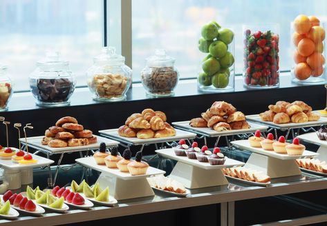 Coffee Break Catering, Breakfast Buffet Table, Hotel Breakfast Buffet, Buffet Presentation, Buffet Set Up, Decoration Buffet, Hotel Buffet, Buffet Style, Hotel Breakfast