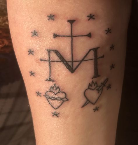 Tattoo of the Miraculous Medal. Small Mother Mary Tattoo, Simple Mary Tattoo, Lady Mary Tattoo, Mary Tattoos Catholic, Miraculous Medal Tattoo, Maria Tattoo, Catholic Tattoos, Tattoo Me, Miraculous Medal