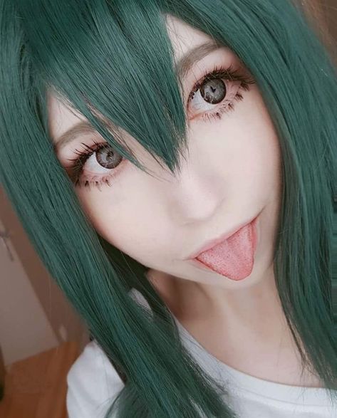 Tsu Cosplay, Tsuyu Asui Cosplay, Male Tsuyu Asui, Froppy Cosplay Makeup, Froppy Tsuyu Cosplay, Tsuyu Asui Full Body Picture, Natsu Cosplay, Tsuyu Asui Swimsuit, Tsuyu Asui Cheerleader