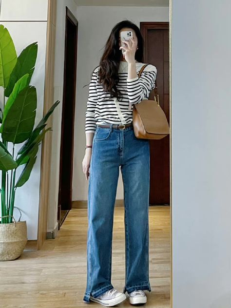 Jeans Travel Outfit, Uniqlo Women Outfit Casual, Summer Korean Outfits, Simple Casual Outfits, Minimalist Fashion Women, Office Casual Outfit, Casual College Outfits, Korean Casual Outfits, Casual Day Outfits