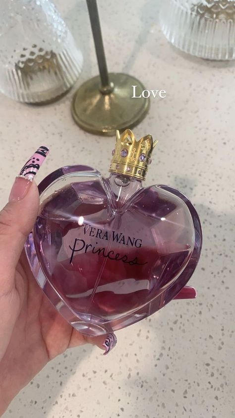 Profumo Victoria Secret, Vera Wang Princess, Fragrances Perfume Woman, Body Hygiene, Perfume Collection Fragrance, Shower Skin Care, Body Smells, Perfume Scents, Perfume Lover