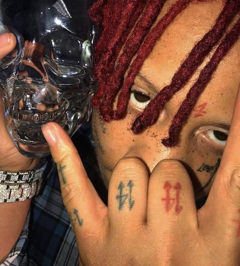 Aesthetic Rappers, Trippie Red, Red Pfp, Rap Aesthetic, Discord Server, Rappers, Rap, Dreadlocks, Mask