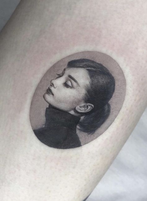 Audrey Hepburn Tattoo, Random Tattoos, Comic Tattoo, Clever Tattoos, Stood Up, Tattoo Portfolio, Small Tattoos For Guys, Chicano Art, Tattoo Flash Art