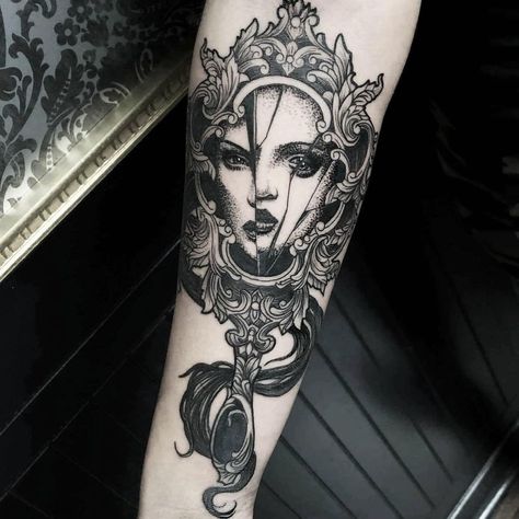 𝕲𝖔𝖑𝖉𝖊𝖓 𝕷𝖎𝖕𝖘 𝕿𝖆𝖙𝖙𝖔𝖔’s Instagram photo: “Repost of this dark mirror by @math.dark.art at #goldenlipstattoo#tattoo #tattooed #tats #blackwork#inked#inkedgirls#montreal…” Woman In Mirror Tattoo, Mirror Skull Tattoo, Dark Mirror Tattoo, Vintage Hand Mirror Tattoo, Hand Mirror Tattoo, Sleeve With Portrait Tattoo, Occult Tattoos, Girl Looking In Mirror Tattoo, Golden Tattoo