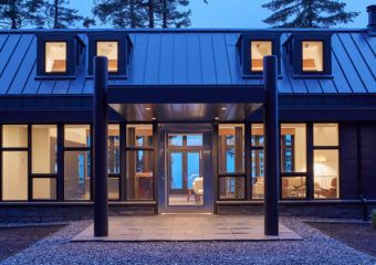 Architect Designed Homes - Lindal Cedar Homes Lindal Homes, Lindal Cedar Homes, Eco Houses, Barn House Design, Farmhouse Architecture, Cedar Homes, Homes Modern, Modern Barn House, Modern Architects