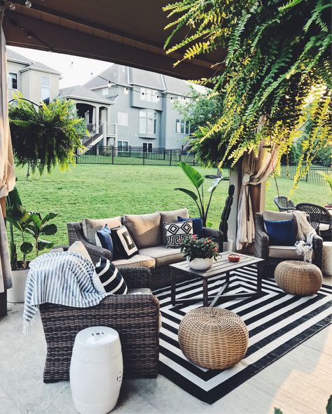 Outdoor Patio With Two Rugs, Patio Black And White Outdoor Spaces, Black And Gray Patio Decor, Outdoor Patio Ideas Black And White, Black And White Outdoor Rug Patio, Backyard Patio Color Schemes, Black White Outdoor Rug, Black White Patio Decor, Black And White Outdoor Patio Ideas