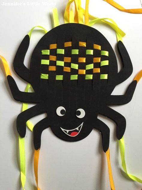 Baker Ross woven spider place mat Weaving Crafts For Kids, Travel Autumn, Crafts For Children, Autumn And Halloween, Paper Plate Crafts For Kids, Thanksgiving Decorations Diy, Thanksgiving Crafts For Kids, Paper Weaving, Elementary Art Projects