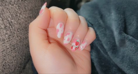 Strawberry Cow Print Nails, Cow Nails With Pink, Strawberry Cow Nails Acrylic, Strawberry Cow Nails, Pink Cow Nail Designs, Pink Cow Nails, Strawberry Cow Print Wallpaper, Cow Theme Nails Pink, Pink Cow Print Nails