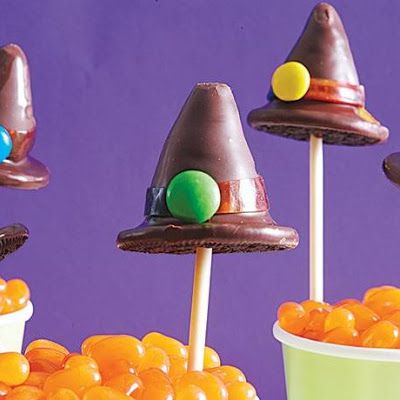 Witch Hat Cake Pops Witch Cake Pops, Witch Hat Cake, Halloween Cake Pop Recipes, Halloween Cakes Easy, Halloween Cake Recipes, Witch Cake, Parties Food, Postres Halloween, Diy Halloween Treats