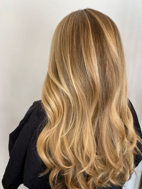 Gold Blonde Hair, Warm Blonde Hair, Summer Blonde Hair, Kadeřnické Trendy, Bronde Hair, Golden Blonde Hair, Hairstyles 2024, Dyed Blonde Hair, Gold Blonde