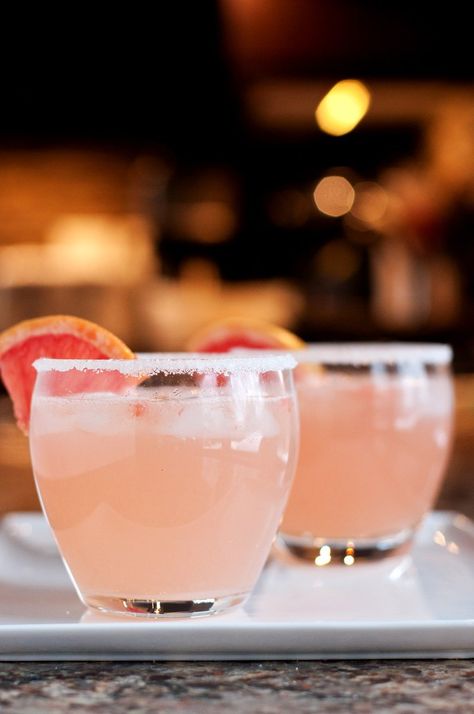 The Paloma | bsinthekitchen.com #cocktail #grapefruit #bsinthekitchen Paloma Recipe, Mexican Cocktails, Low Calorie Cocktails, Frozen Frozen, Red Drinks, Fresh Fruit Recipes, Easy Drink Recipes, Easy Drinks, Sweet Drinks