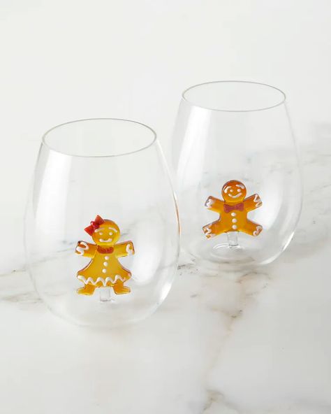 HF9BC Neiman Marcus Christmas Gingerbread Stemless Wine Glasses - Set of 2 Christmas Painted Wine Glasses, Christmas Wine Glasses Diy, Painted Wine Glasses Christmas, Neiman Marcus Christmas, Gingerbread Boy And Girl, Diy Wine Glasses Painted, Blue Banisters, Bugs Preschool, Christmas Wine Glasses