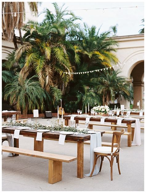 Modern Coastal Wedding, Ca Wedding Venues, San Diego Beach Wedding, Simple Beach Wedding Ideas, Wedding Reception Tablescapes, Destination Wedding Cost, California Beach Wedding, Cliff Wedding, Garden Wedding Venues