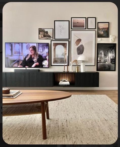 Tv Gallery Wall, Tv Wand, Gallery Wall Inspiration, Gallery Wall Living Room, Tv Wall Decor, Ideas Hogar, Apartment Decor Inspiration, Living Room Tv Wall, Decor Home Living Room