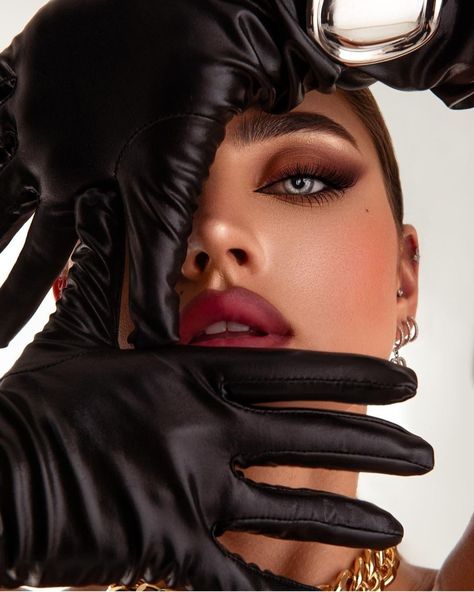 Woman Holding Her Face, Long Gloves Photoshoot, Get Ready Photoshoot, Black Gloves Photoshoot, Beauty Portrait Poses, Mesh Gloves Outfit, Crazy Photoshoot Ideas, Fierce Photoshoot, Face Portrait Photography