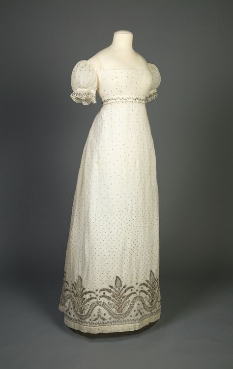 Frances Billopp wore this dress in the early years of her marriage to Reverend William Edward Wyatt, Romantic Era Dress, 1810s Dress, Regency Gown, Regency Era Fashion, Ancient Statues, Regency Dress, Regency Fashion, 19th Century Fashion, Chiffon Evening Dresses