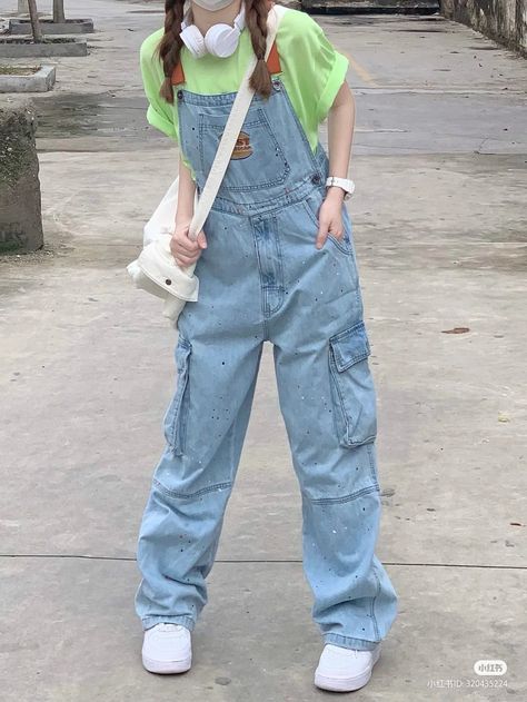 Dungarees Outfit Aesthetic, Cute Overall Outfits, Cute Dungarees, Cargo Overalls, Kawaii Street Fashion, Smart Casual Women Outfits, Cute Overalls, Smart Casual Women, Overall Outfit